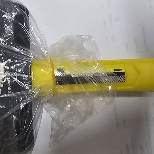 COMBO CON MANGO FIBRA VIDRIO 3 LIBRAS AKILDA